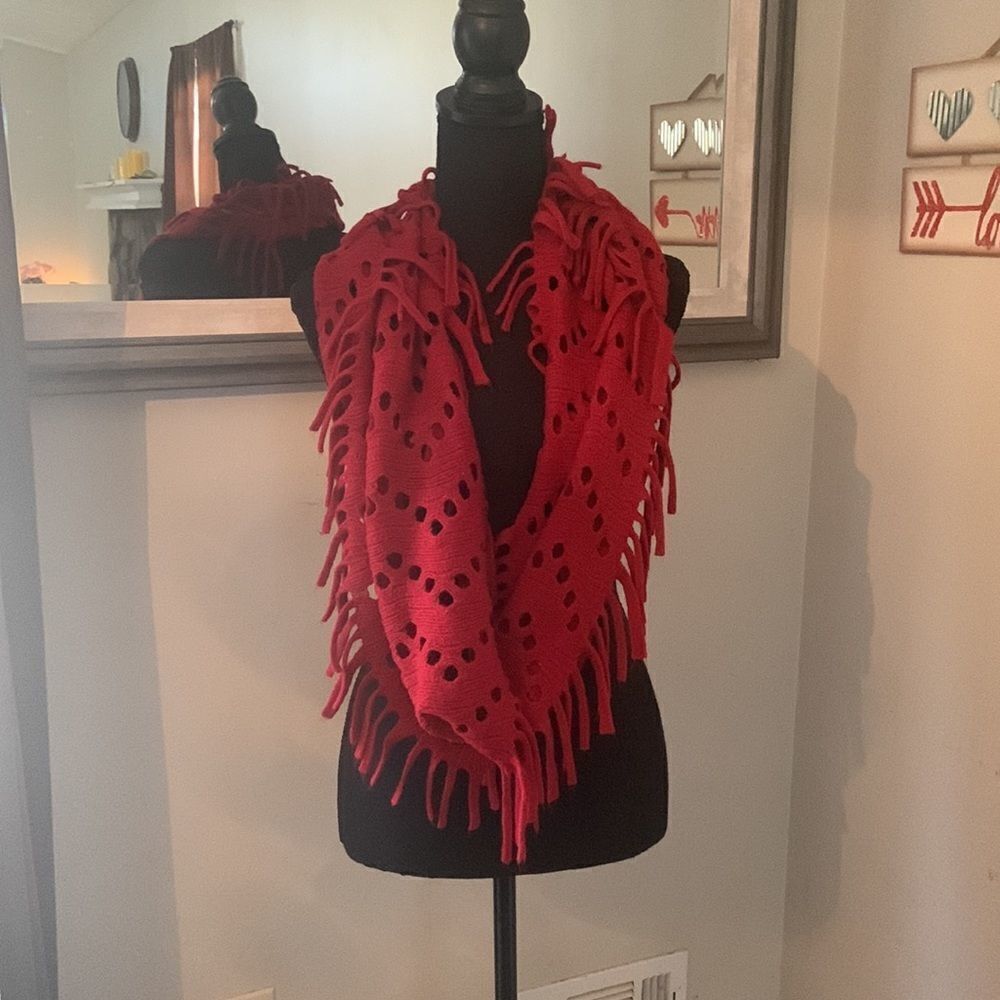 Fashion fringed red scarf excellent condition previously ❤️